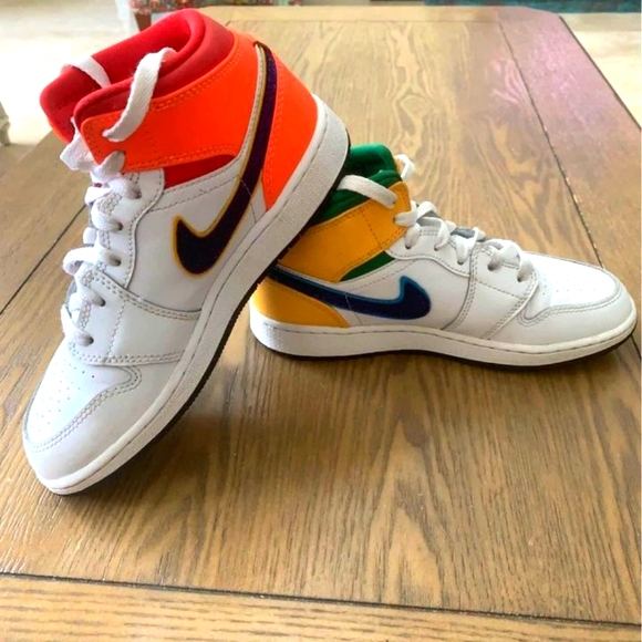 Air jordan 1 mids. Size youth 4 - Picture 1 of 5